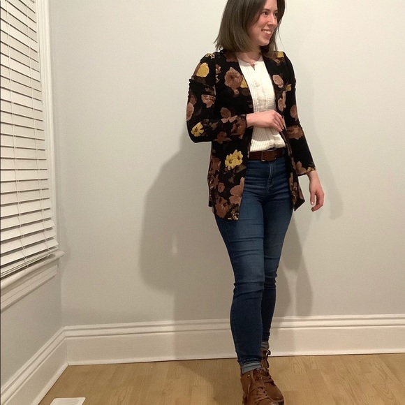 Meet your Posher, Melissa - Picture 3 of 3